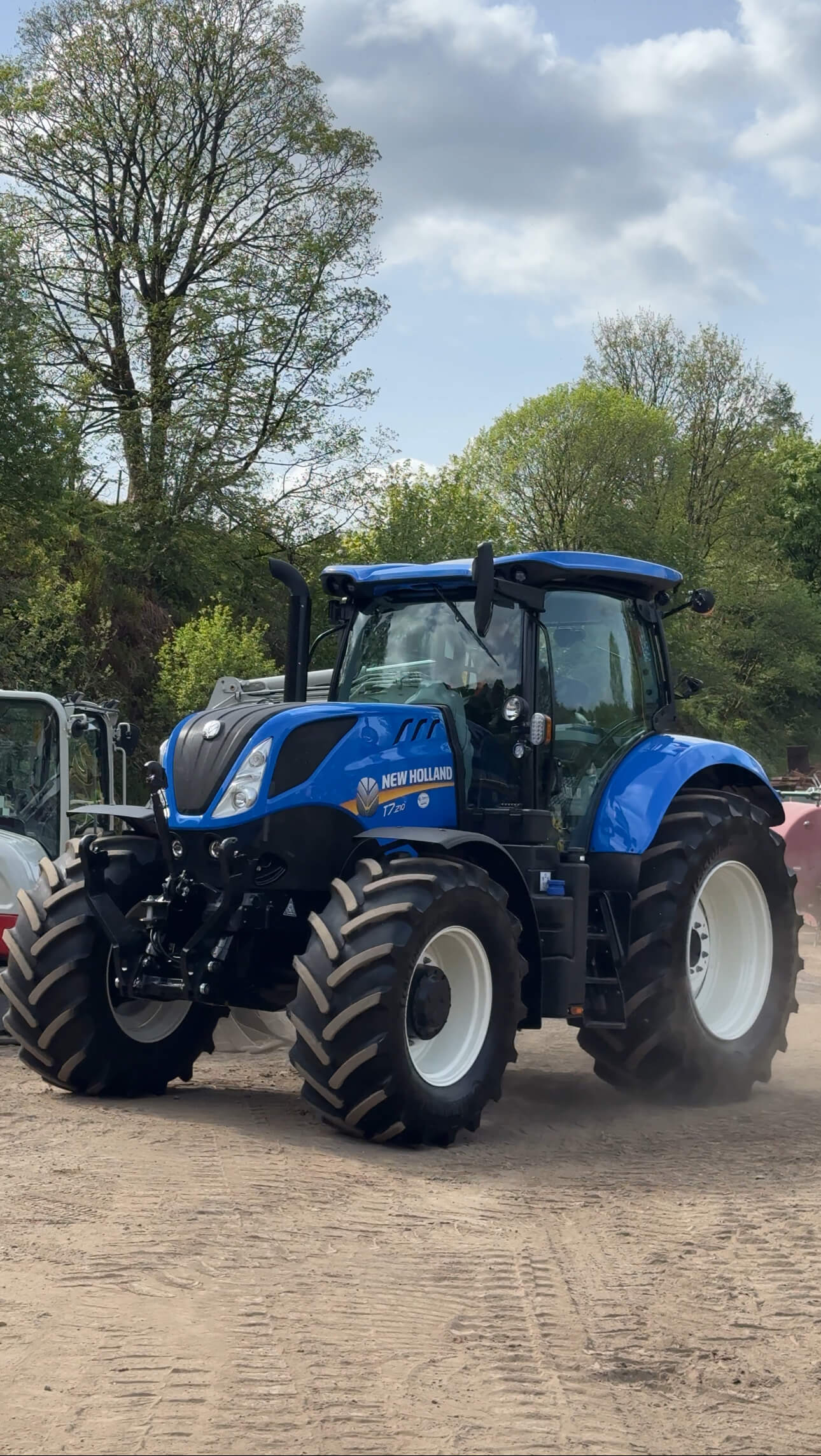 2025-New-Holland-T7.210-Tractors-Buckhurst-Plant-Hire. 