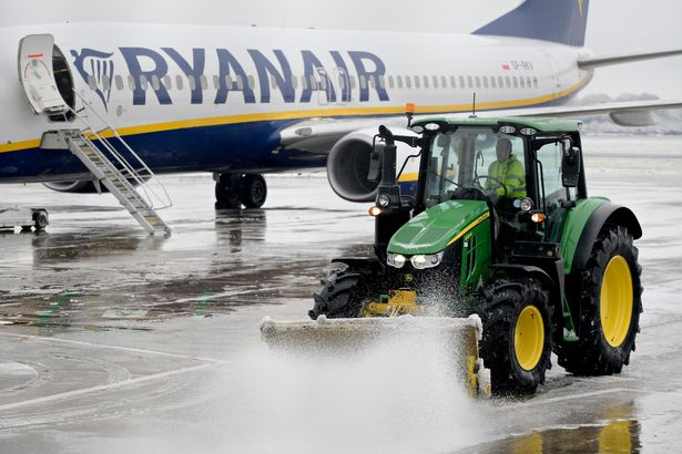 Buckhurst-Plant-Manchester-Airport-snowplough_4. 