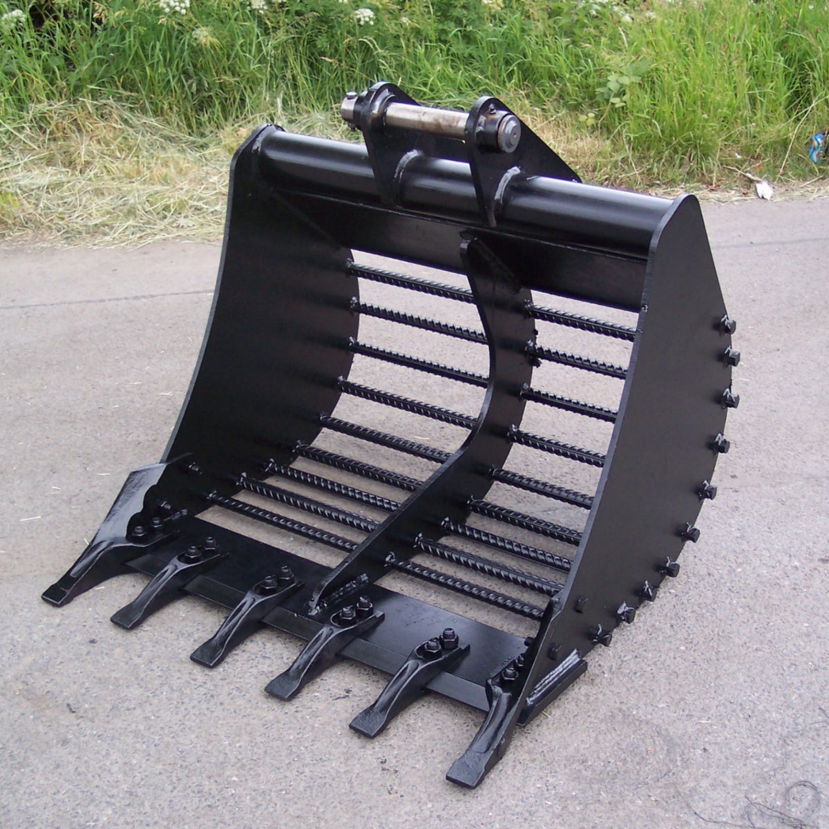 Ribalde Bucket Riddle Buckets | Buckhurst Plant Hire | Attachments For Hire